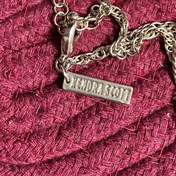 🌸Kendra Scott Lennox Feather Necklace - Picture 4 of 7